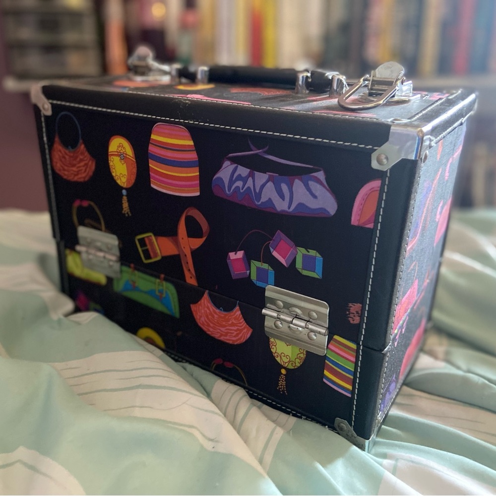 Jewelry and Make Up Carry Case w/HandlE NWT
